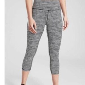 Athleta Ultimate Stash Pockets Capri Tight.  Size M.  NWOT.